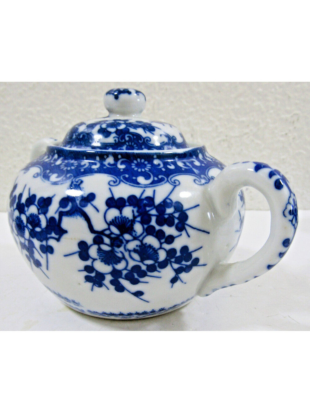Lot of 14 Vintage Japanese Porcelain Blue and White Cherry Blossom Pattern - Picture 9 of 16